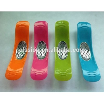 Promotional kitchen tool Zinc alloy Garlic press/ Garlic crusher/ Garlic rocker